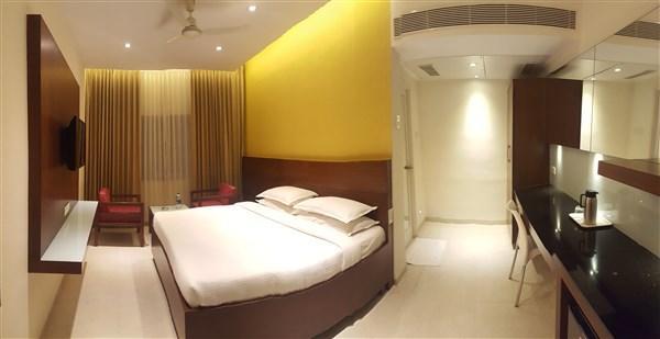 Gayathri Hotels Tiruppur Bagian luar foto