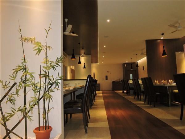 Gayathri Hotels Tiruppur Bagian luar foto